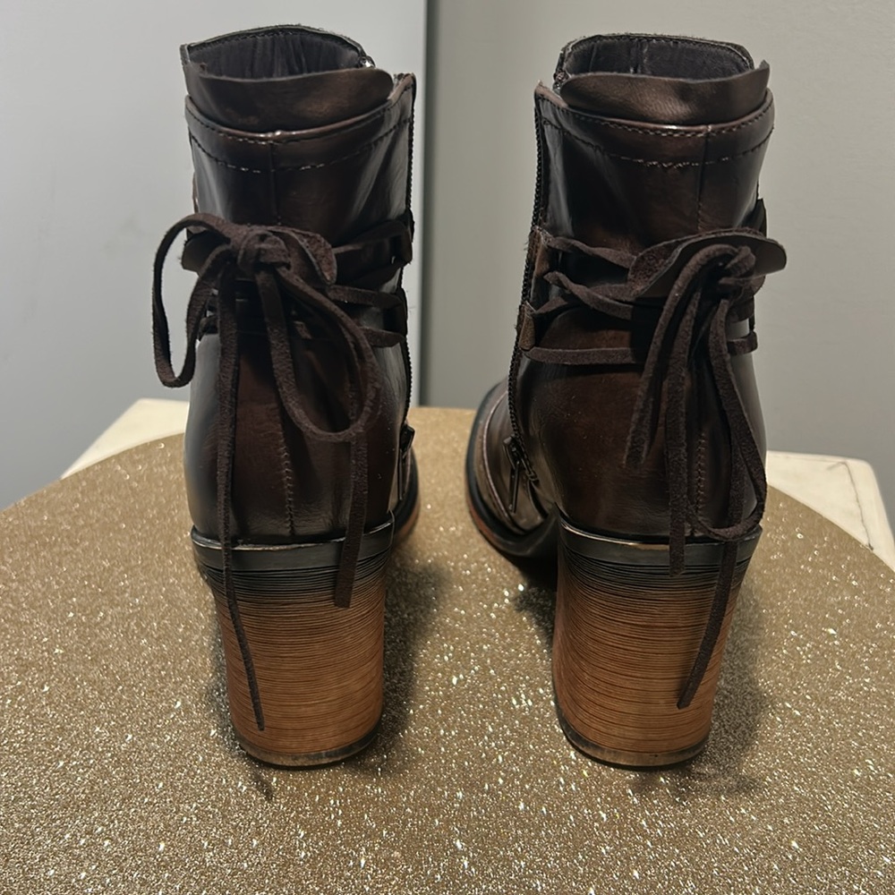 👢Pierre Dumas Brown Booties
 -With Back Tie Detail
SUPER CUTE! - Picture 3 of 5